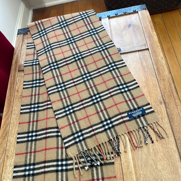 Louis Vuitton Other - 💯% Authentic Burberry 100% Lambswool Classic Nova Check Scarf.